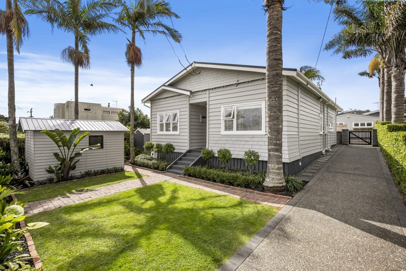 4 Glentui Road, Mount Albert, Auckland - Carousel 1