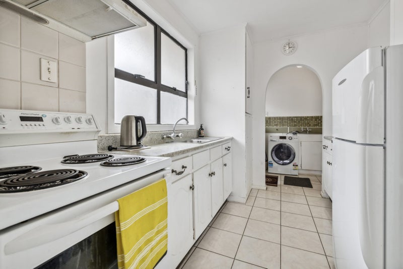 15 Toatoa Place, Mangere Bridge, Auckland - Carousel 2