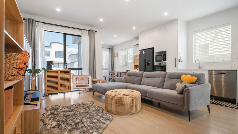 90 Bellbird street, Papakura, Auckland - Carousel 1