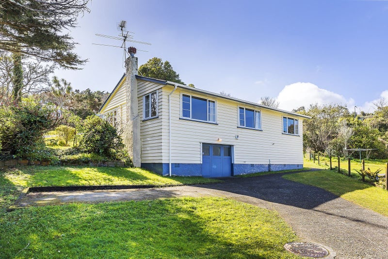16 Morgan Place, Tawa, Wellington - Carousel 1