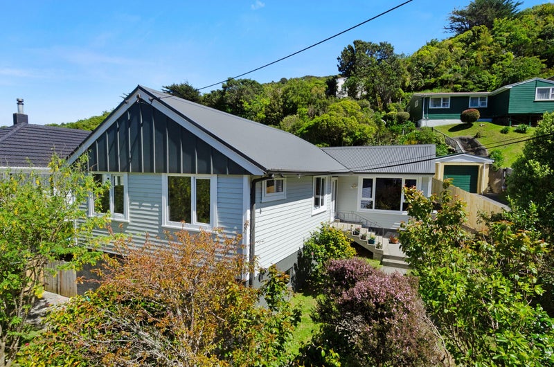 131 Parkvale Road, Karori, Wellington - Carousel 1