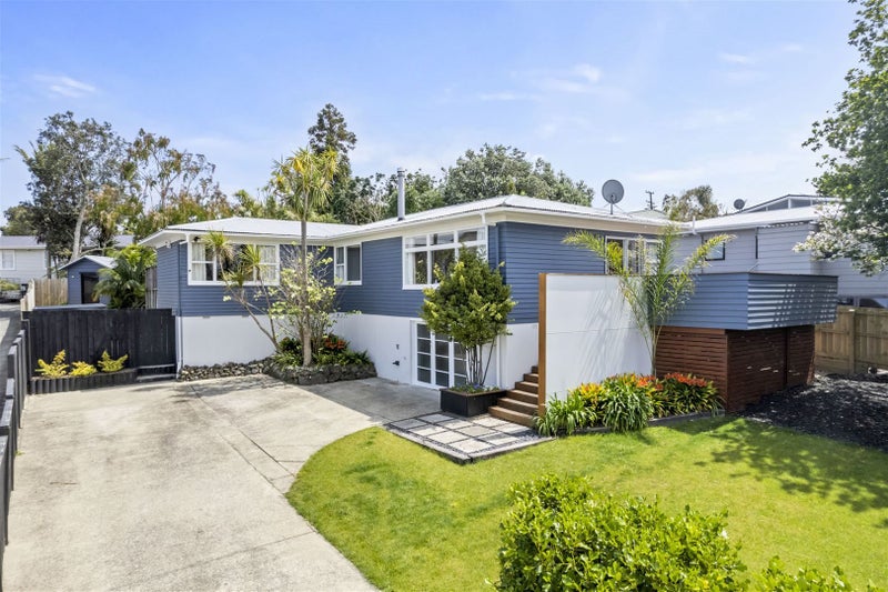 22 Bayside Avenue, Te Atatu Peninsula, Auckland - Carousel 1