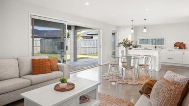 33 Kahuparere Crescent, Pyes Pa, Tauranga - Carousel 1
