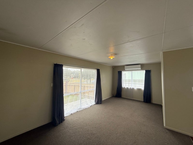 11 Chatsworth Place, Highbury, Palmerston North - Carousel 2