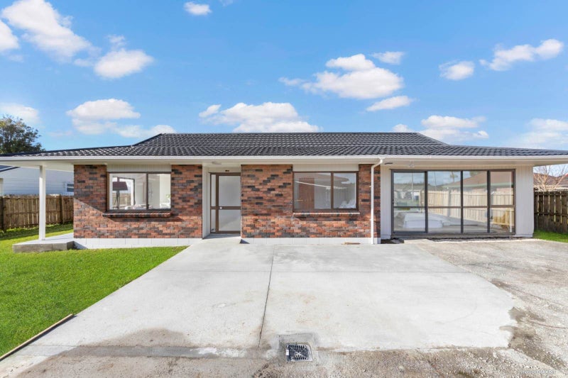 2/14 Sturges Road, Henderson, Auckland - Carousel 1