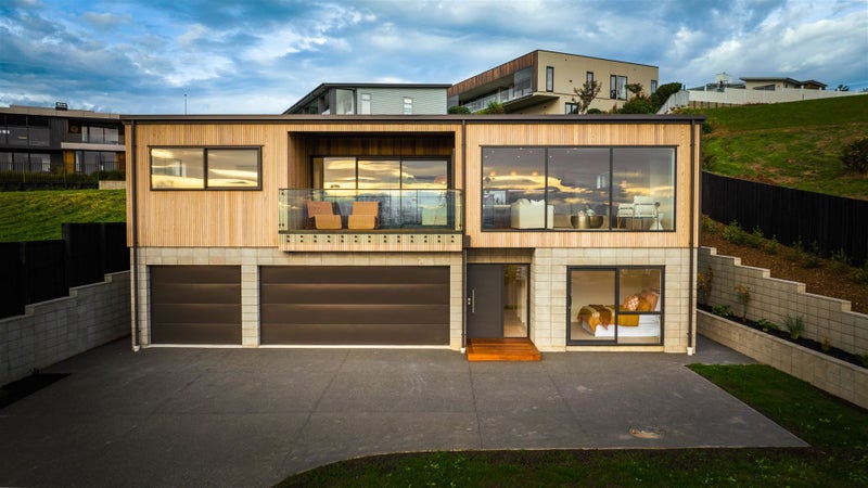 8 Francis Mill Grove, Westmorland, Christchurch - Carousel 1