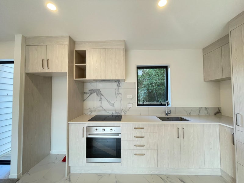 6/28 Netherlands Avenue, Kelston, Auckland - Carousel 2