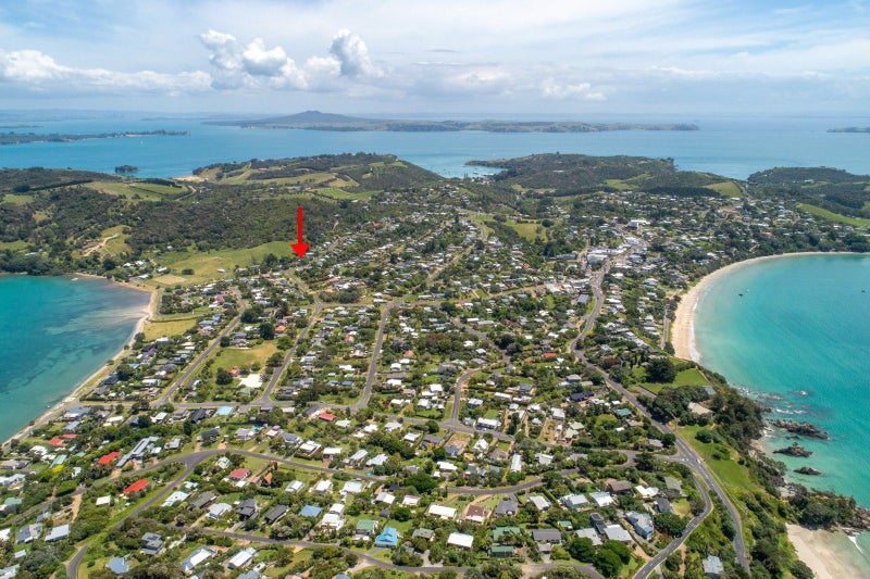 43 Tahatai Road, Oneroa, Waiheke Island - Carousel 1