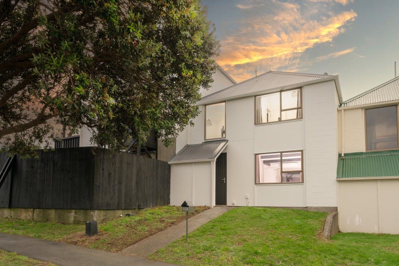 138 Akaroa Drive, Maupuia, Wellington - Carousel 1