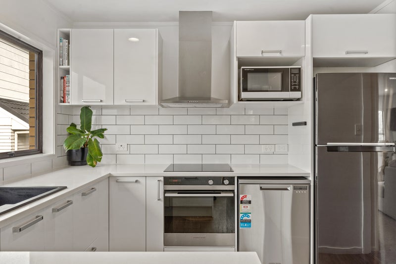 2/118 Browns Bay Road, Rothesay Bay, Auckland - Carousel 2