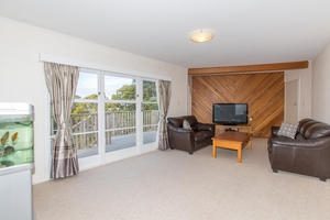 9 Heather Place, Sunnynook, Auckland - Carousel 2