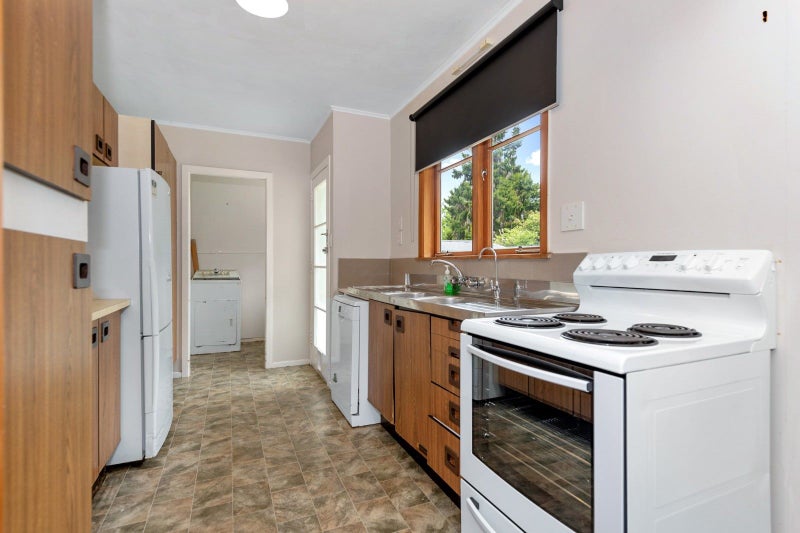 31 Panair Crescent, Hillcrest, Hamilton - Carousel 12