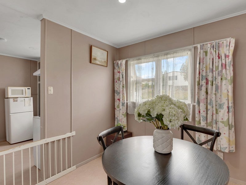 172 Warspite Avenue, Waitangirua, Porirua - Carousel 2