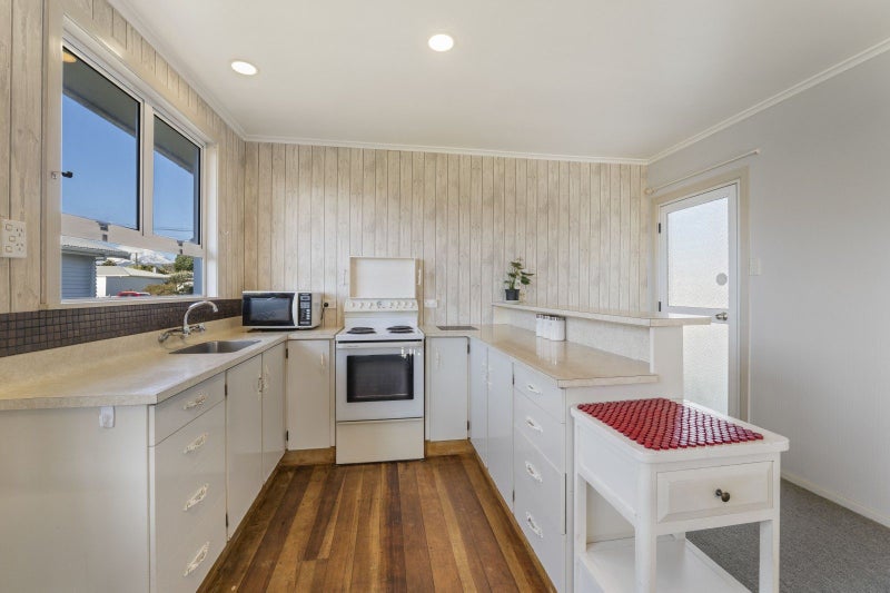 8 Buckland Place, Spotswood, New Plymouth - Carousel 2