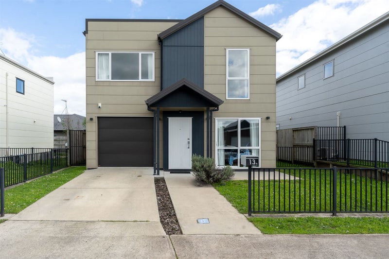 13 Ridgedale Crescent, Flagstaff, Hamilton - Carousel 2