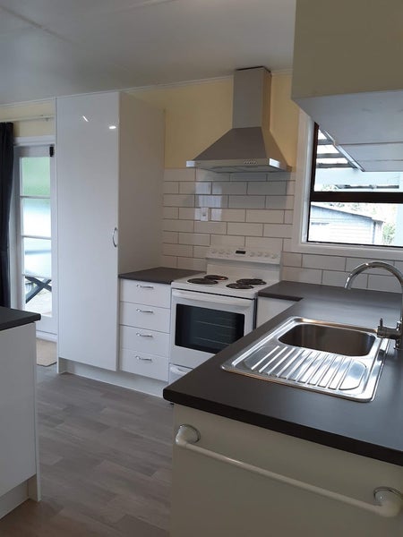 1115 Jellicoe Street, Mayfair, Hastings - Carousel 2