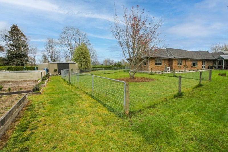 75 Robson Road, Hamilton - Carousel 25