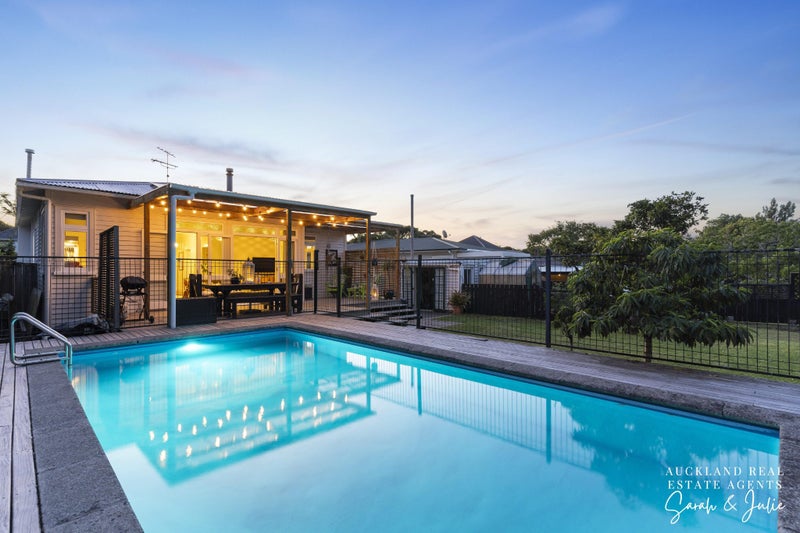 26 Brewster Avenue, Morningside, Auckland - Carousel 1