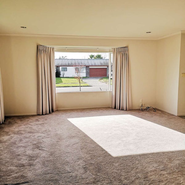 43 Admiral Crescent, Flagstaff, Hamilton - Carousel 2