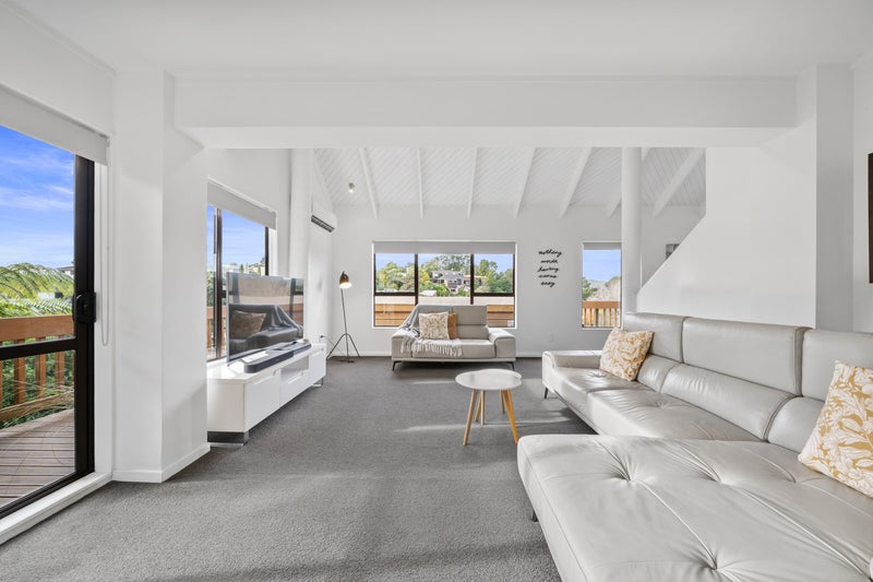 9 Atahu Grove, Tirohanga, Lower Hutt - Carousel 1