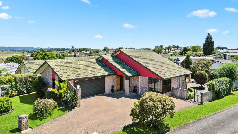 42 Western Heights Drive, Western Heights, Hamilton - Carousel 1