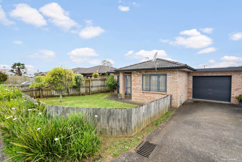 8/11 Lawford Place, Mangere, Auckland - Carousel 1