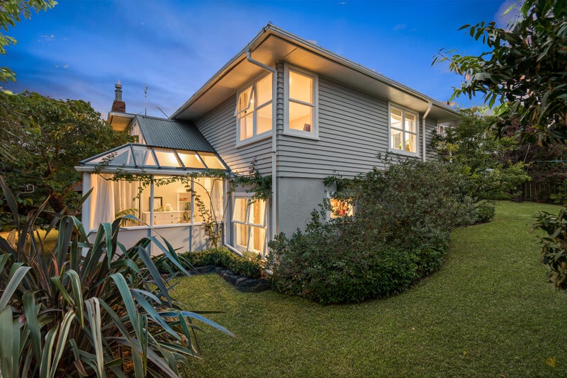 21 Peter Buck Road, New Windsor, Auckland - Carousel 2