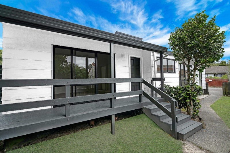 77 Meadowvale Rise, Titirangi, Auckland - Carousel 1
