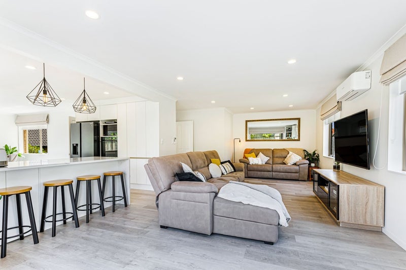 54 Black Teal Close, Unsworth Heights, Auckland - Carousel 1