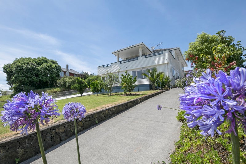 59 Taylor Road, Mangere Bridge, Auckland - Carousel 1