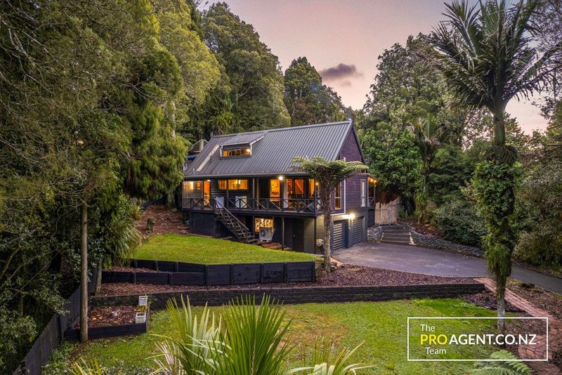 566 Scenic Drive, Waiatarua, Auckland - Carousel 1