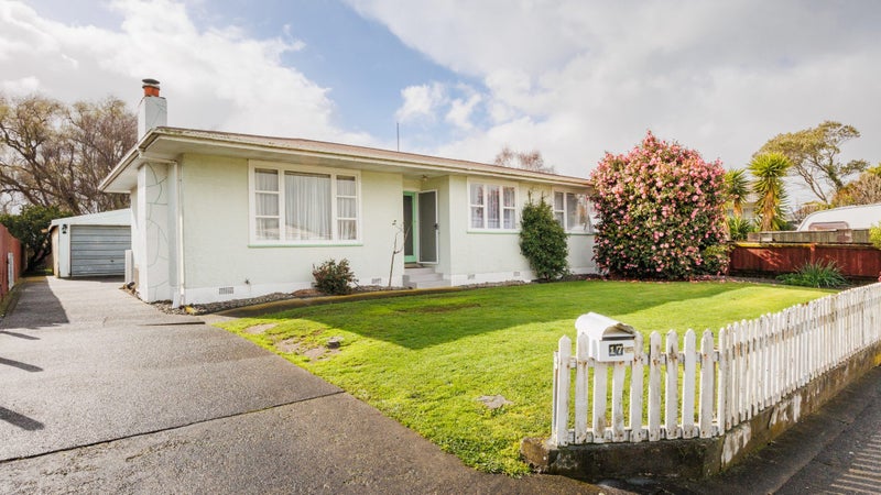 17 Cavendish Crescent, Awapuni, Palmerston North - Carousel 1