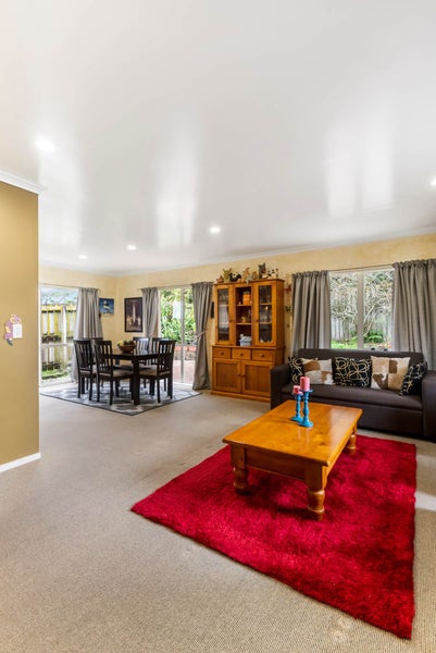 24 Loughinisland Place, Weymouth, Auckland - Carousel 1