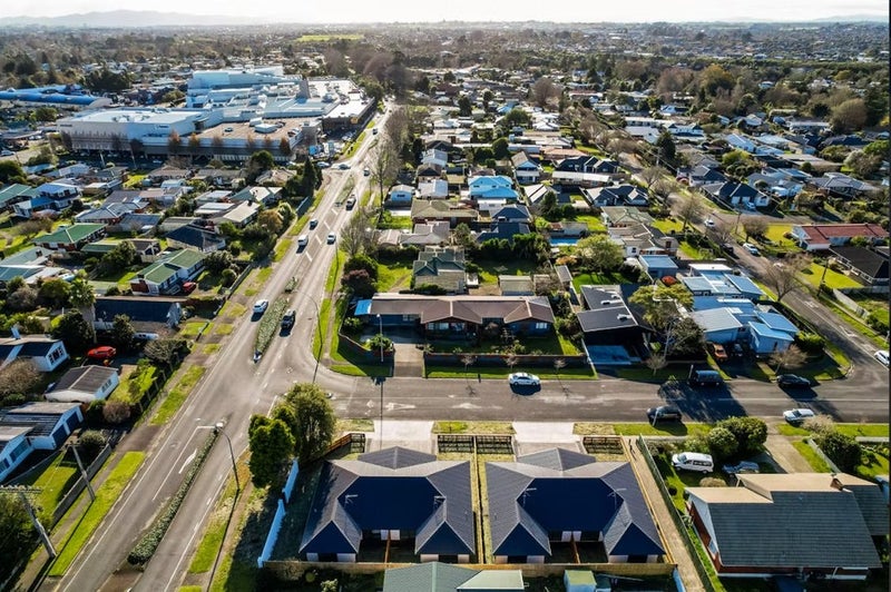 2D Chedworth Avenue, Chedworth, Hamilton - Carousel 6