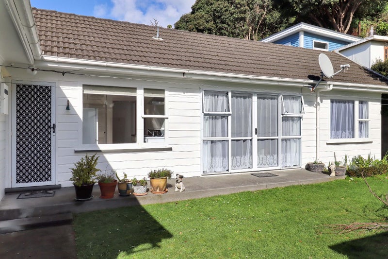 300 Queens Drive, Lyall Bay, Wellington - Carousel 1