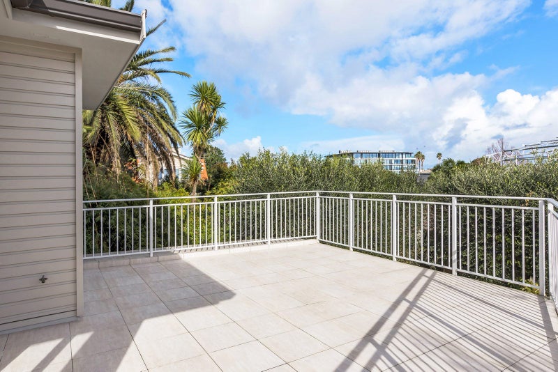 33D Dudley Road, Mission Bay, Auckland - Carousel 2