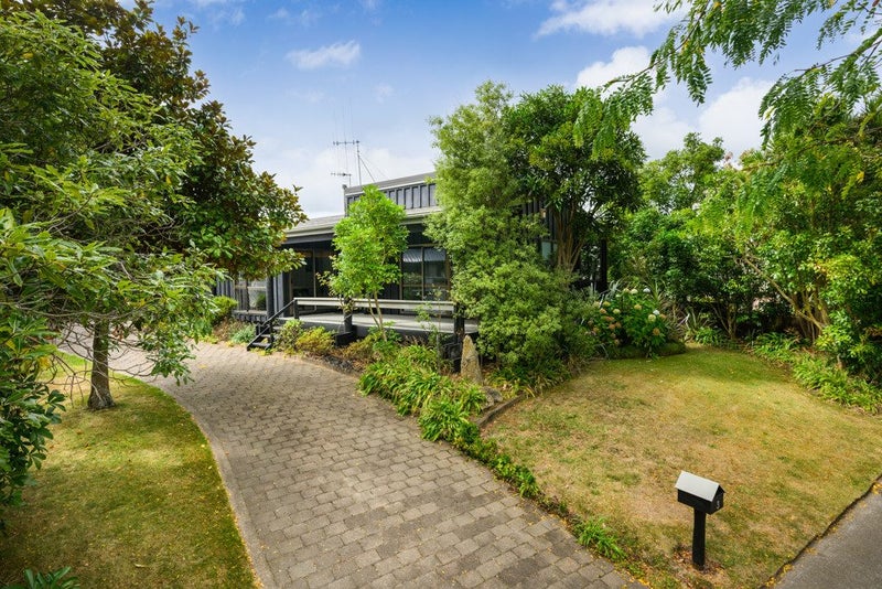 3 Earl Place, Hokowhitu, Palmerston North - Carousel 24