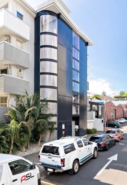 25/8 Clayton Street, Newmarket, Auckland - Carousel 1