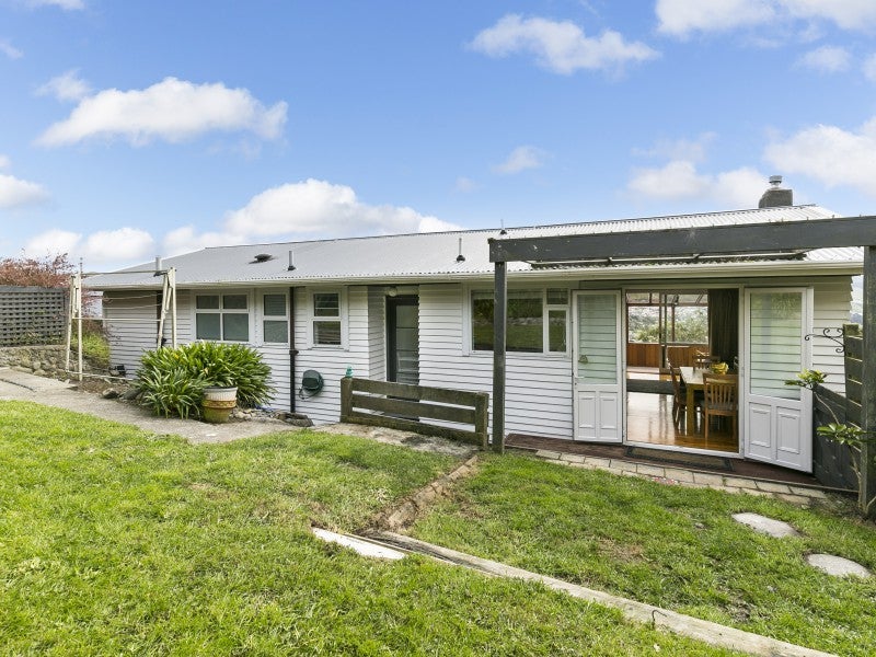 13 Paparangi Crescent, Paparangi, Wellington - Carousel 1