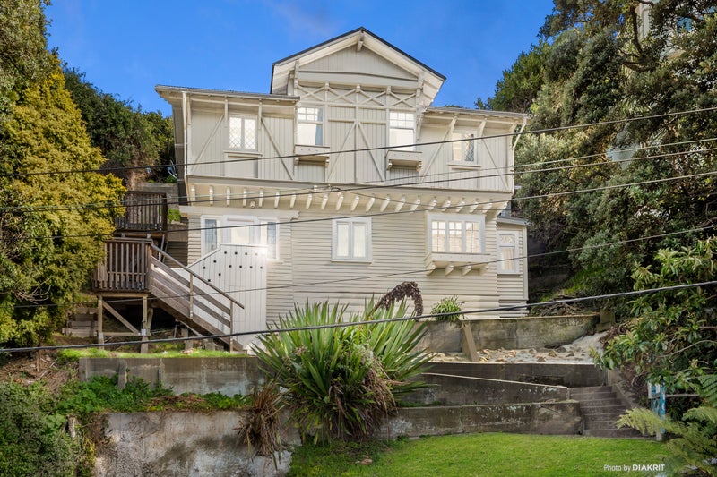 84 Kelburn Parade, Kelburn, Wellington - Carousel 1