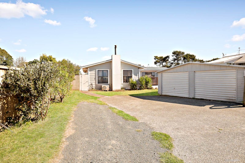 12 Maybelle Place, Kelston, Auckland - Carousel 1