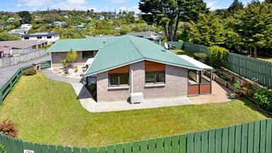12E Relko Crescent, Torbay, Auckland - Carousel 1
