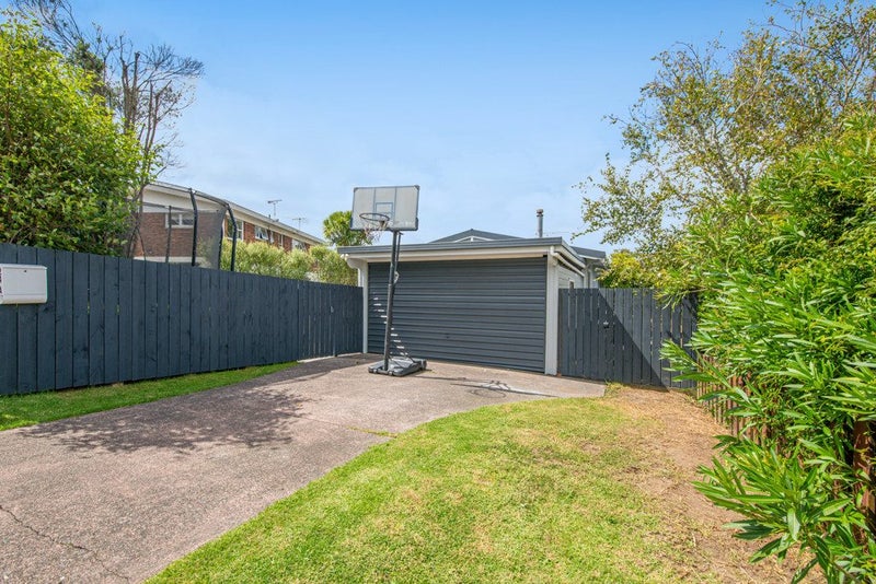24A Fairway Avenue, Red Beach, Whangaparāoa - Carousel 21
