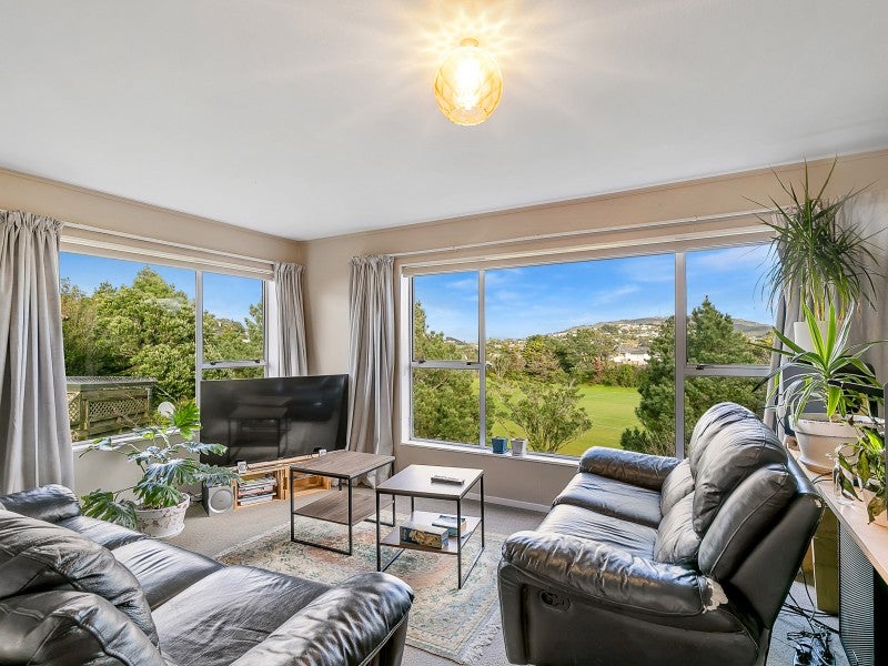 15A Colchester Crescent, Newlands, Wellington - Carousel 1