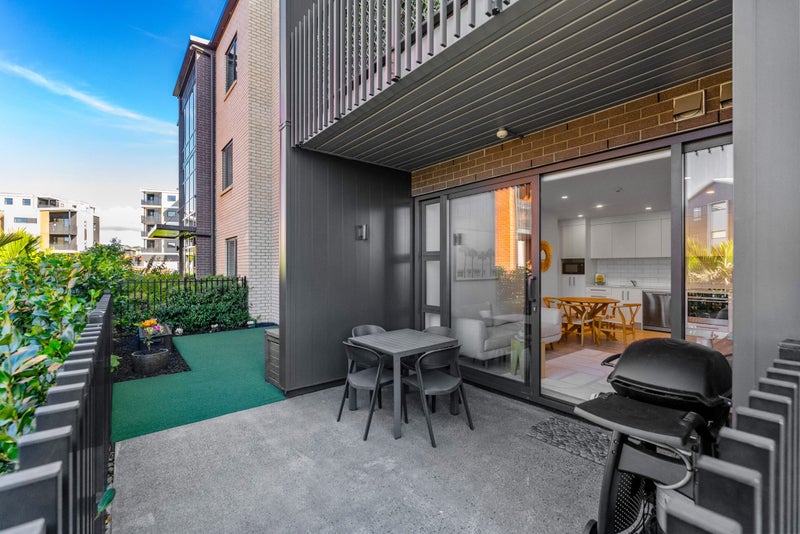 G04/10 Awataha Drive, Northcote, Auckland - Carousel 1