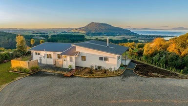 11 Rangikatea Road, Omori - Carousel 1