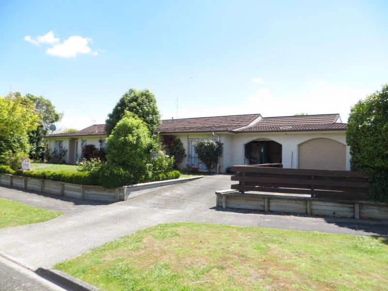 1 Gainsborough Grove, Highbury, Palmerston North - Carousel 1