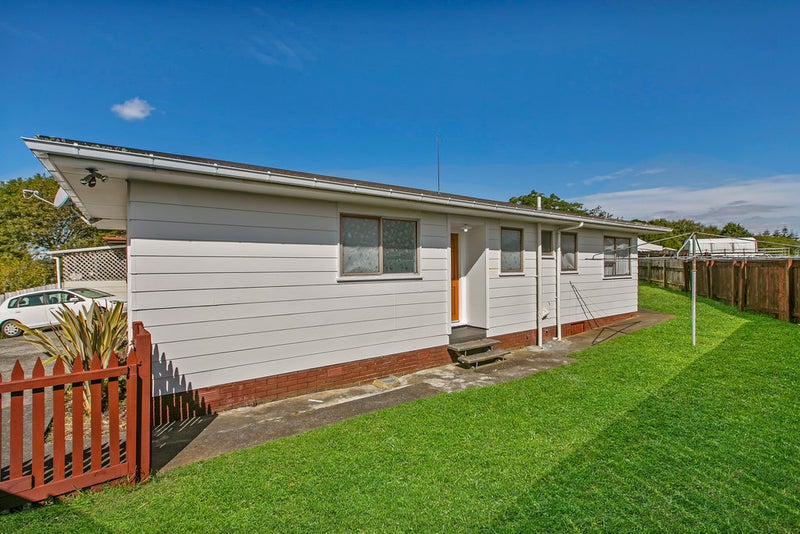 2/4 Sena Place, Clover Park, Auckland - Carousel 1