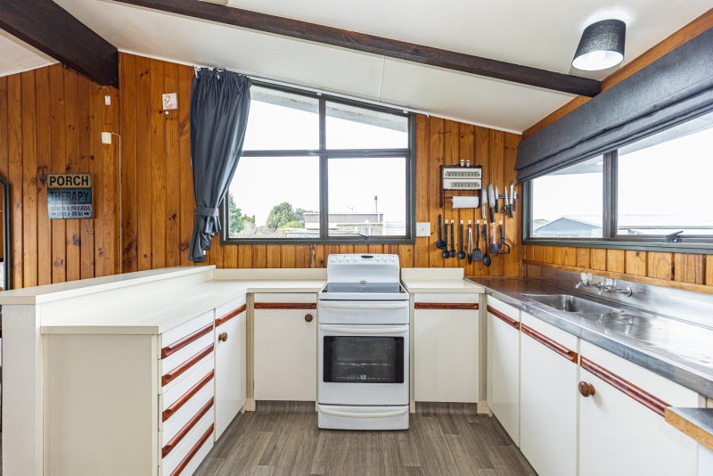 33 Tongariro Street, Castlecliff, Whanganui - Carousel 2