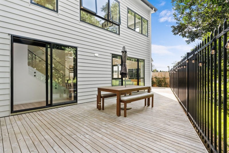 11D Sloane Street, Glen Innes, Auckland - Carousel 1